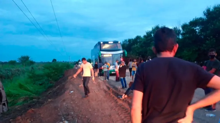 Ônibus tomba na PA-150 e deixa vários passageiros feridos  