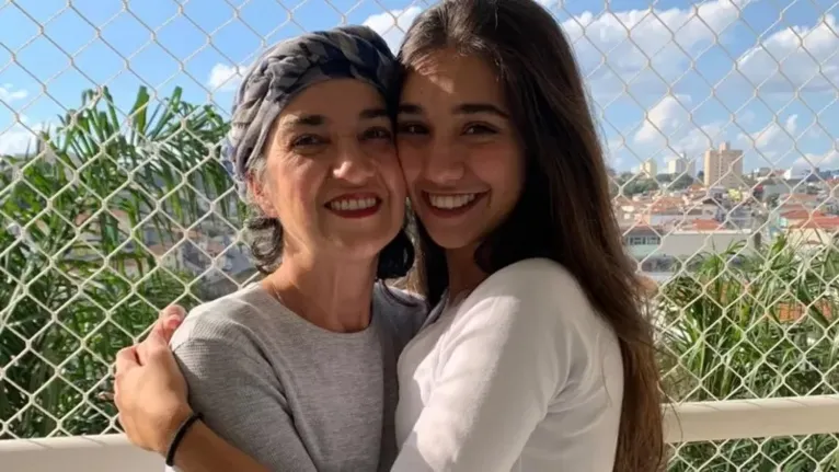 Tiktoker se justifica após dançar ao lado da mãe com câncer