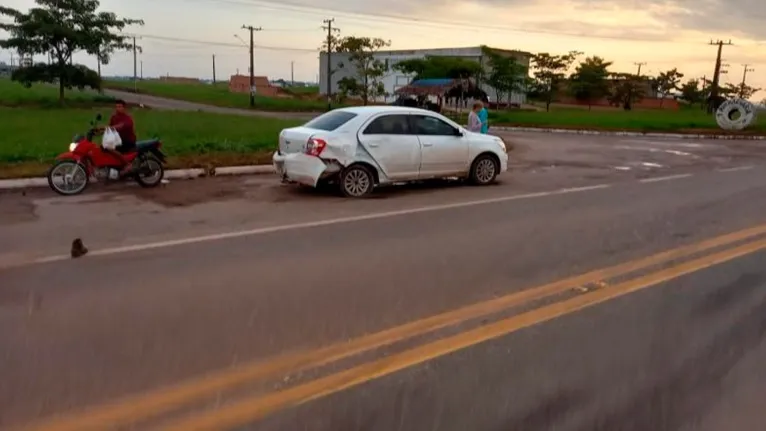 Automóvel envolvido na colisão, na entrada do Cidade Jardim