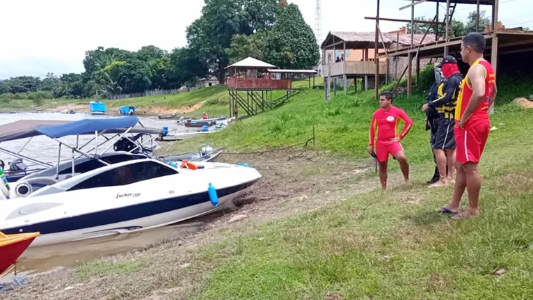 Bombeiros continuam as buscas por desaparecidos do naufrágio de lancha