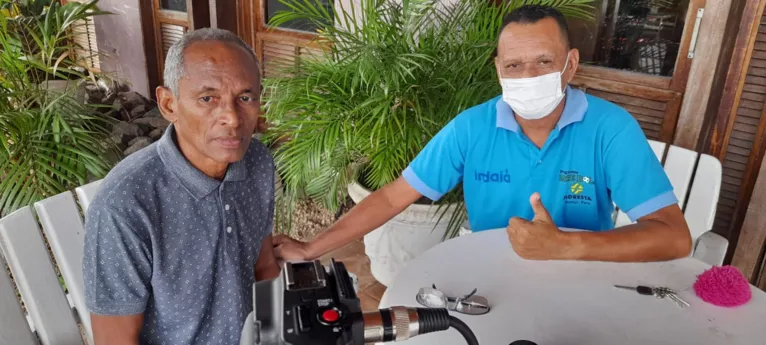 Engenheiro agrônomo e ex-jogador Mesquita, ao lado do repórter Jorge Barros, da rádio Floresta de Tucuruí.
