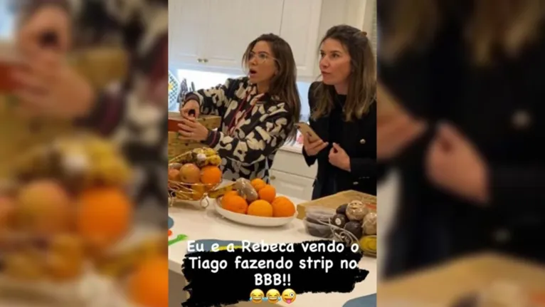 Patrícia e Rebeca Abravanel postaram uma foto nas redes sociais fingindo estar surpresas com o striptease de Tiago.