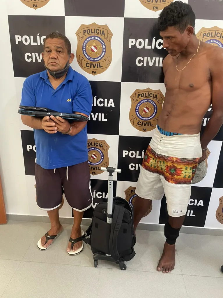 Acusado de receptação com produtos roubados nas mãos
