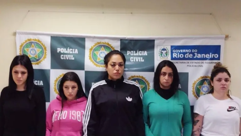 cinco mulheres foram presas em flagrante durante ação no imóvel