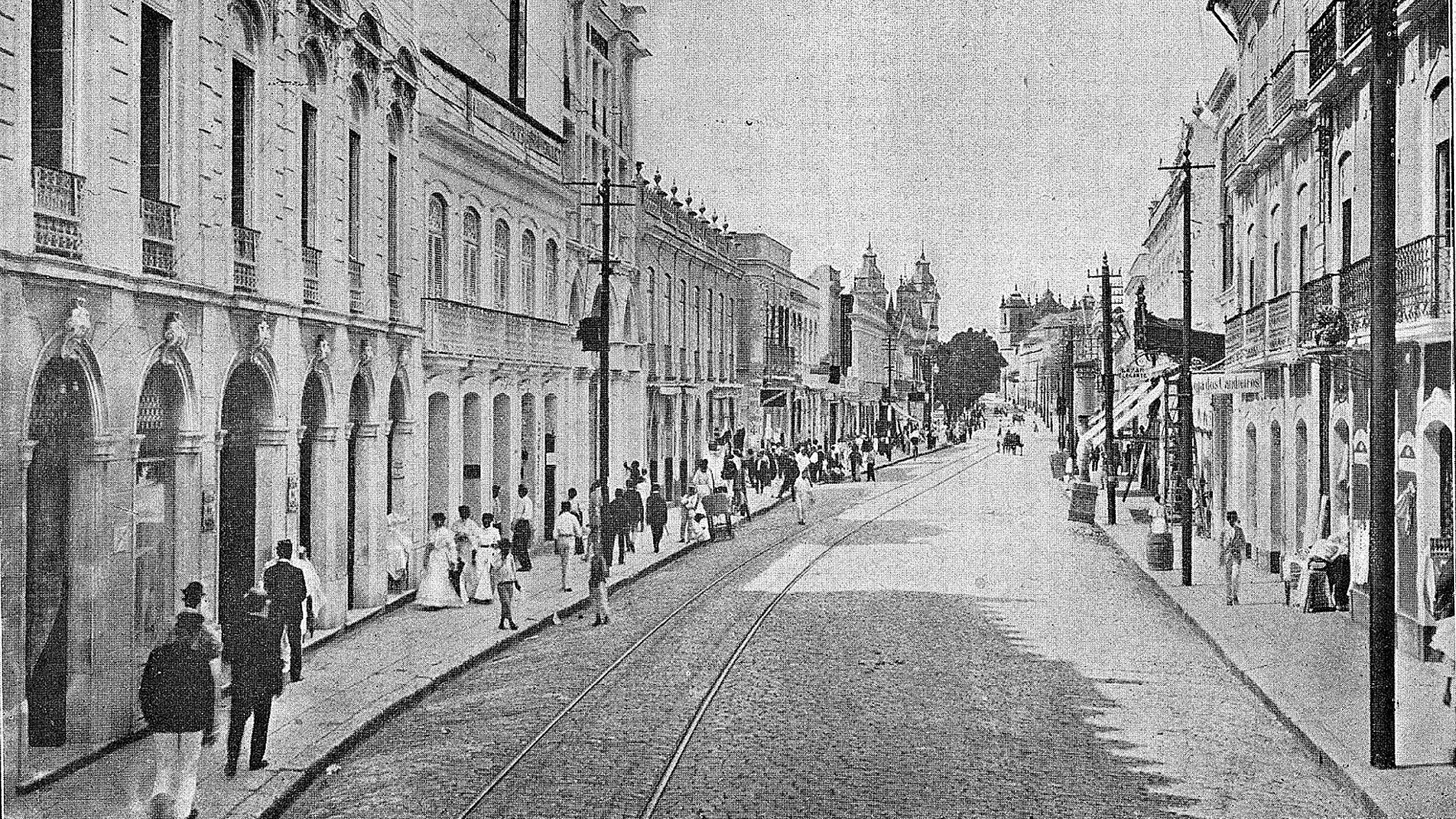 A mesma rua no passado.