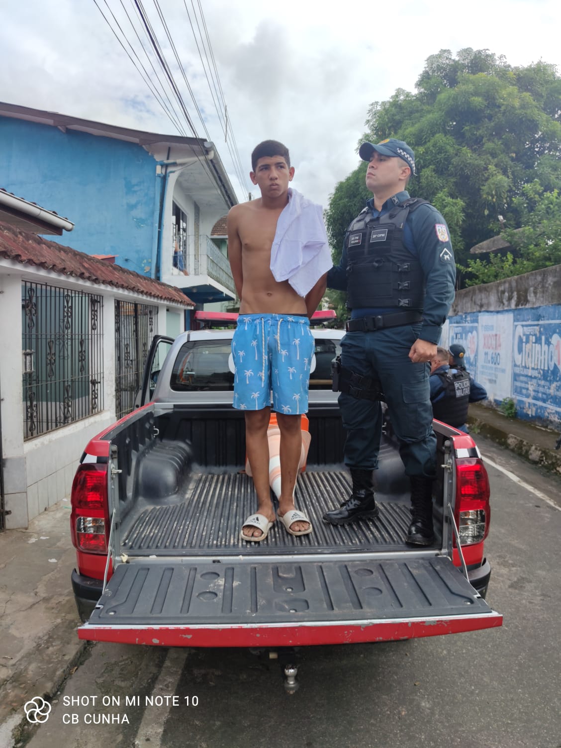 Vídeo: "Zé Vaqueiro" é preso com drogas escondidas no sapato
