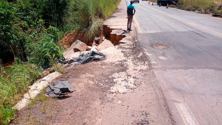 Cratera às margens da rodovia PA-150 resultaram no acidente