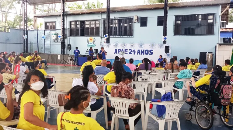 A Apae é uma organização social, cujo objetivo principal é promover a atenção integral à pessoa com deficiência intelectual e múltipla