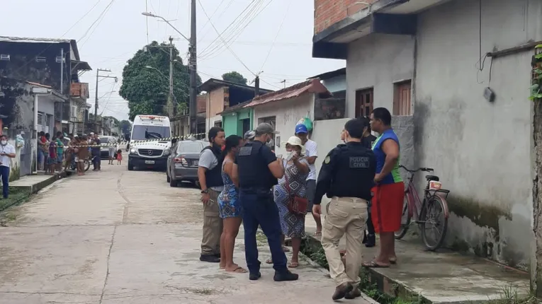 Vizinhos estranharam o mau cheiro que exalava no local