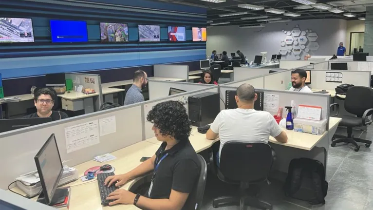 A equipe DOL é composta por mais de 40 profissionais e redação integrada às redações da TV RBA, da Rádio Clube do Pará e do Jornal Diário do Pará.