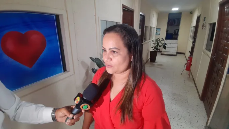 Elizane Soares da Silva, prefeita de São Domingos do Araguaia. Olho no olho de mulheres grandes e pequenas