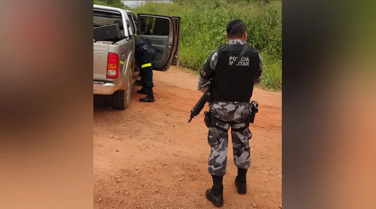 É pelas estradas locais que os suspeitos agem, indo de cidade em cidade roubando e levando e trazendo drogas e veículos roubados