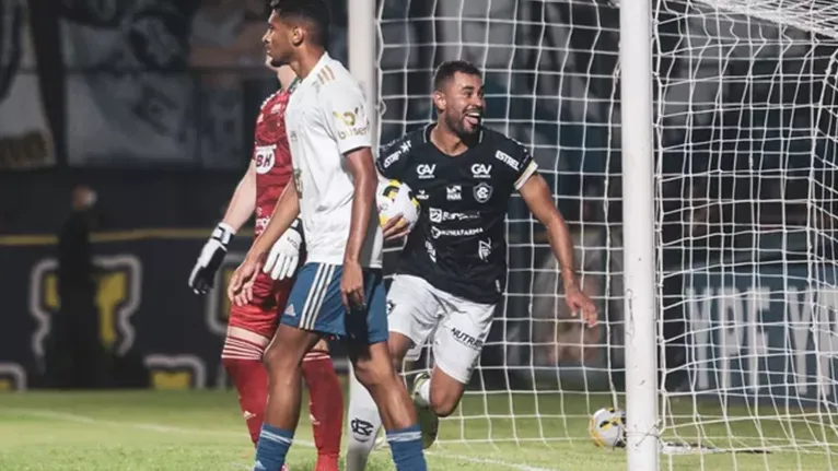 Daniel Felipe marcou o gol da virada do Leão
