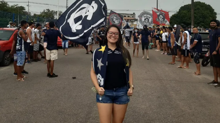 Sabrina antes de um jogo do Clube do Remo, em 2020