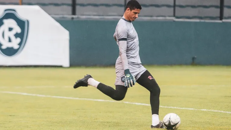 Goleiro Vinícius projeta o clássico contra  Tuna