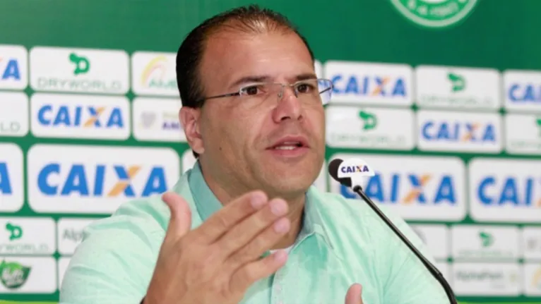 Harlei é ex-goleiro, ídolo e atual vice-presidente do Goiás