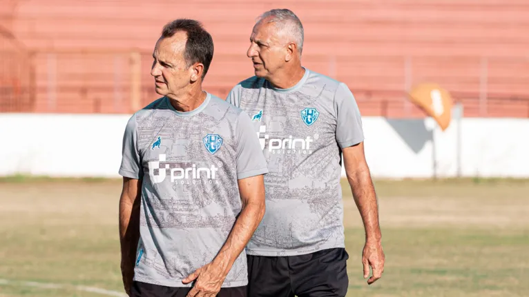 O treinador busca jogadores para suprir carências da equipe