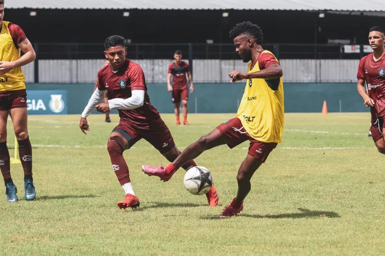 Leão segue trabalhando para o jogo contra o Caeté