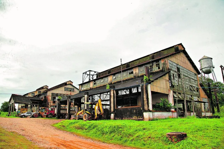 Edificações permanecem de pé