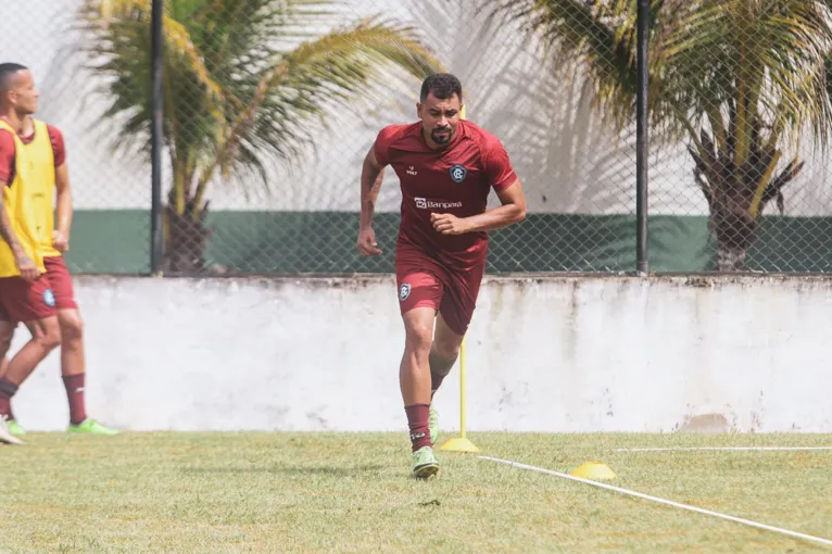 Daniel vem fazendo boa dupla com Marlon, na zaga azulina