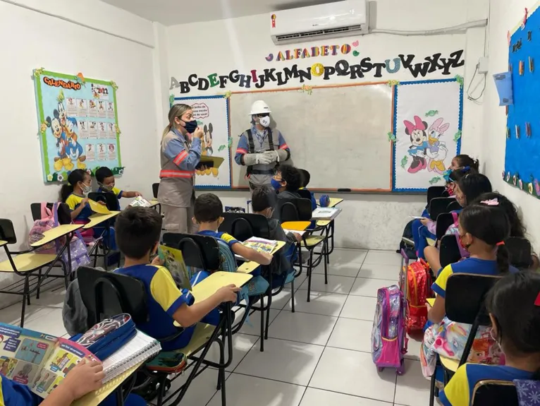 Equatorial Pará visa orientar crianças e jovens sobre riscos de empinar pipa