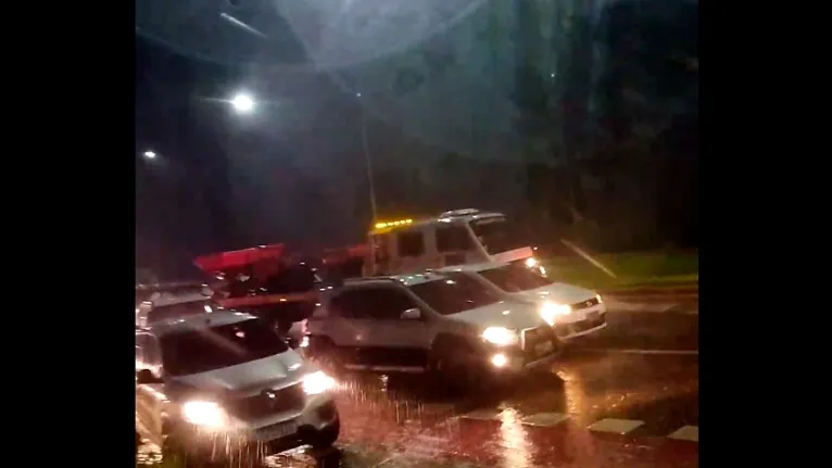 Motoristas ficaram parados, pois não conseguiam passar mais a frente, na Transamazônica, próximo a loja de autopeças