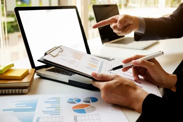 PMEs podem sobreviver em meio à alta da Selic, explica consultor financeiro
