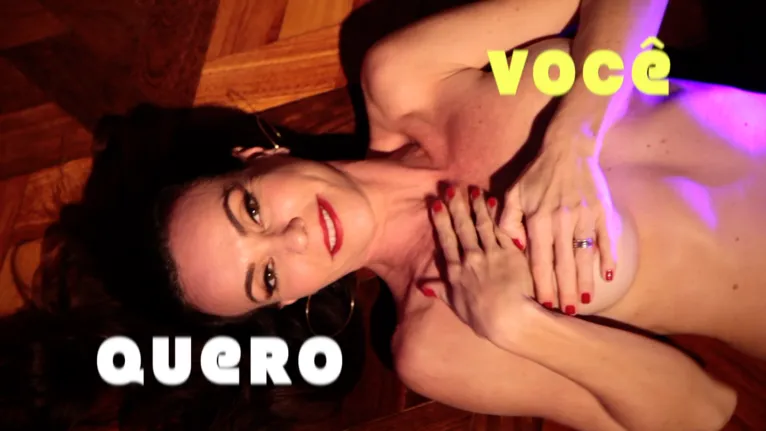 Flávia Alessandra exibe suas curvas no vídeo clipe