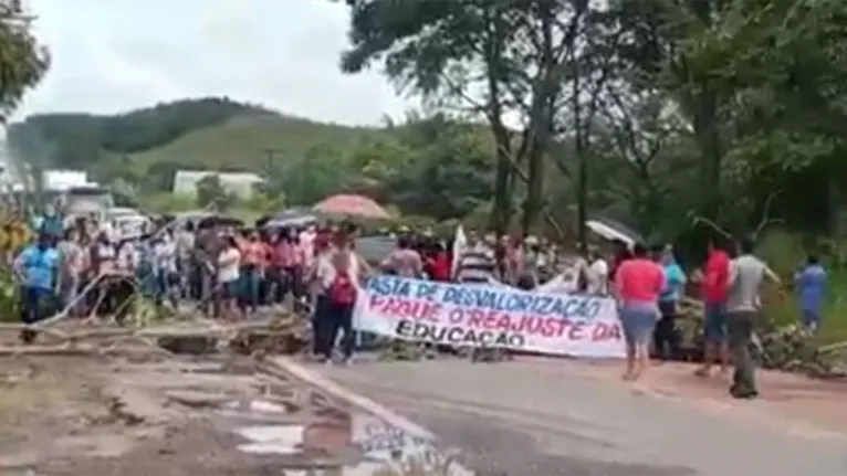 Manifestantes interditam totalmente a BR-010 no Pará