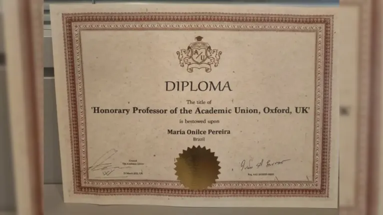 Diploma que concedeu à Maria Onilce o título de Professora Honorária da Universidade de Oxford