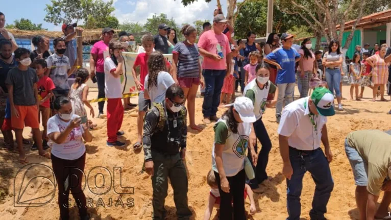 Várias crianças também presenciaram a soltura