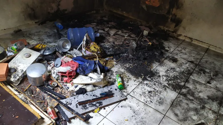 Todos os móveis da residência do casal foram incinerados