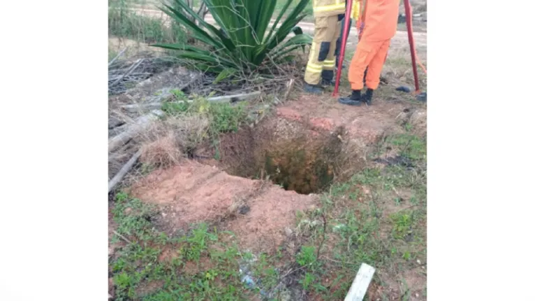 Menino cai em poço enquanto brincava em terreno em RR