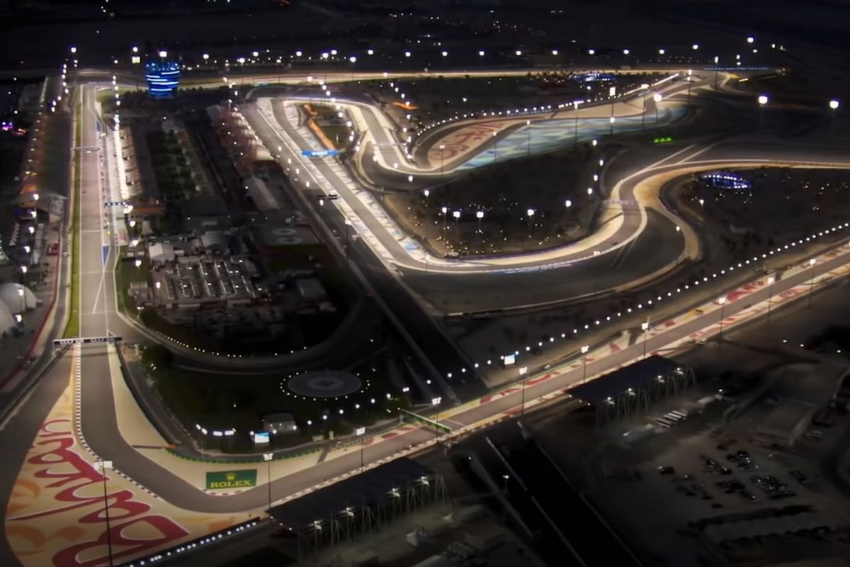 Pista do Bahrein vai receber os pilotos neste domingo.