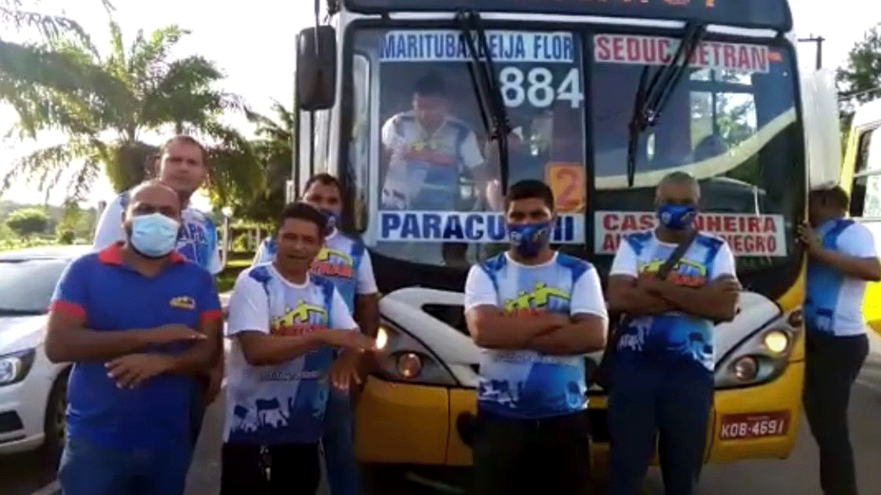 Os rodoviários realizaram uma manifestação.