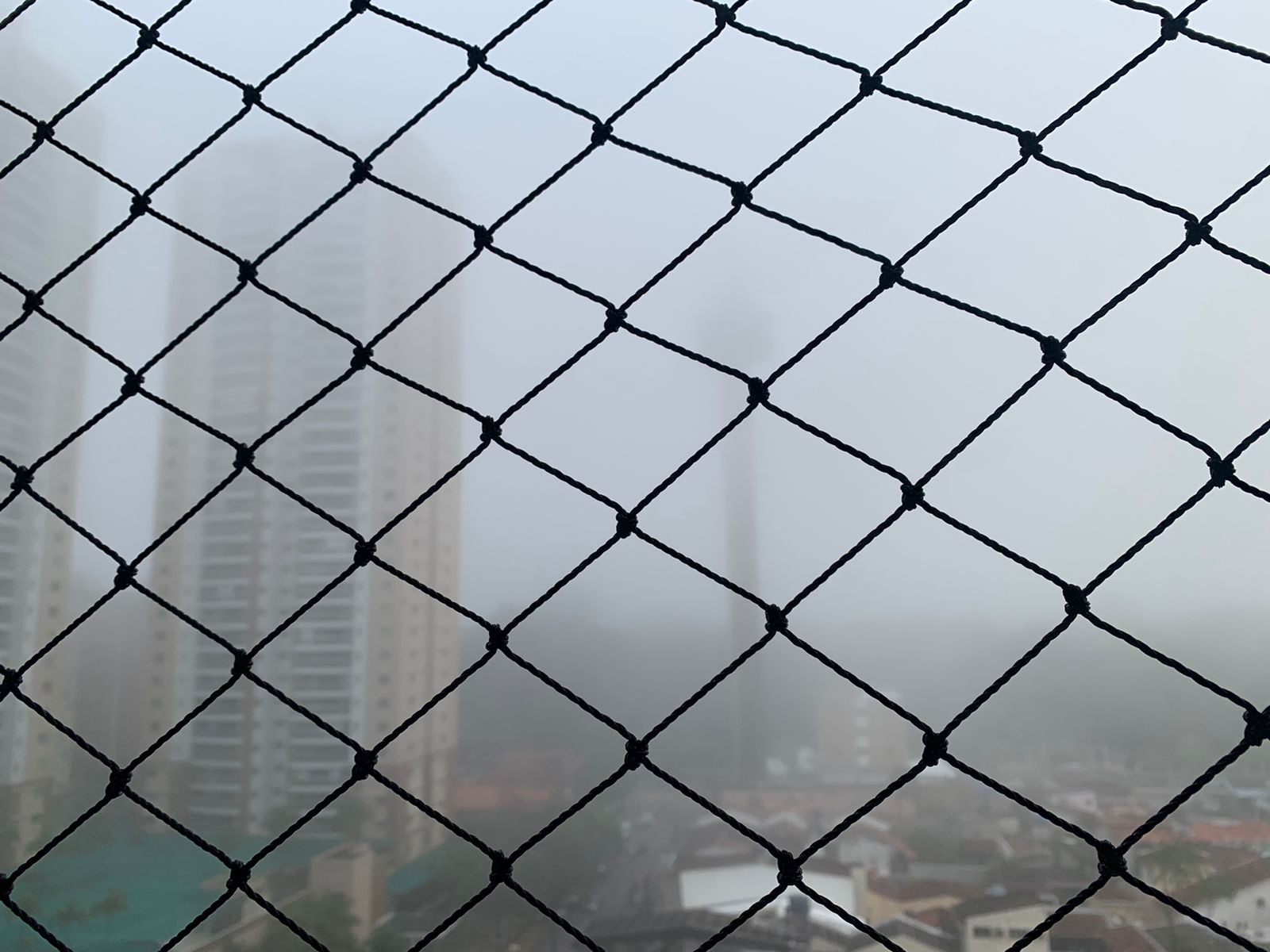 Visibilidade da cidade bem baixa devido à neblina desta manhã.