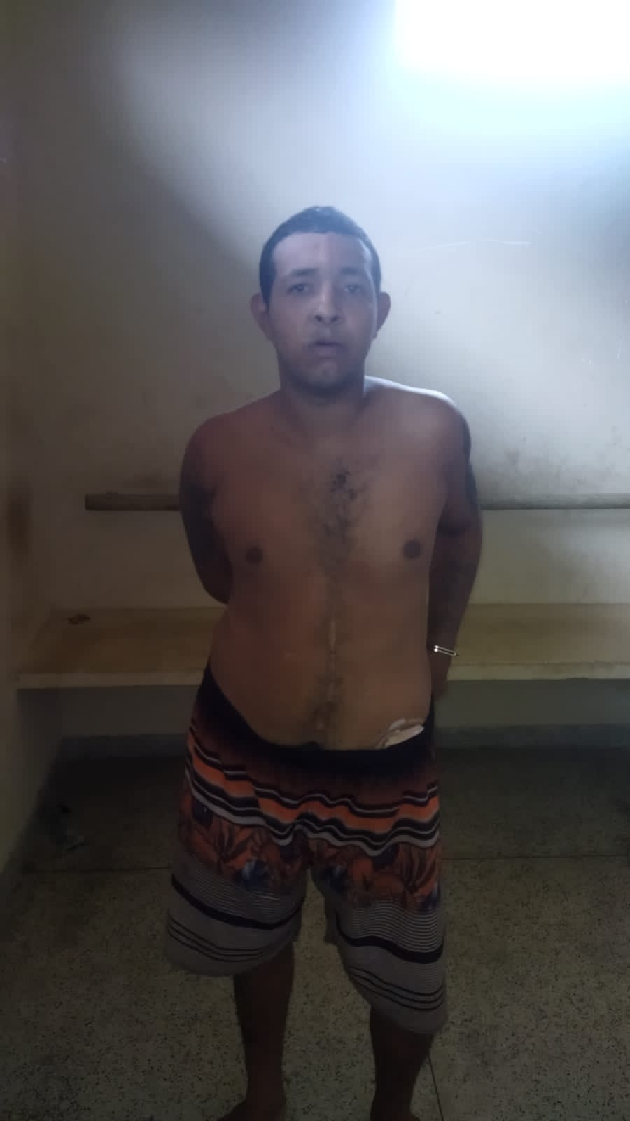 Alan Trindade Pacheco, de 25 anos foi capturado após ser empurrado para fora do veículo.