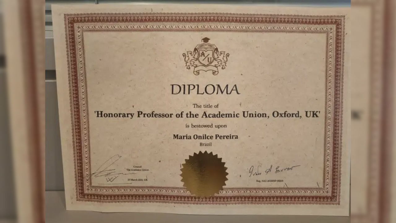 Diploma que concedeu &agrave; Maria Onilce o t&iacute;tulo de Professora Honor&aacute;ria da Universidade de Oxford