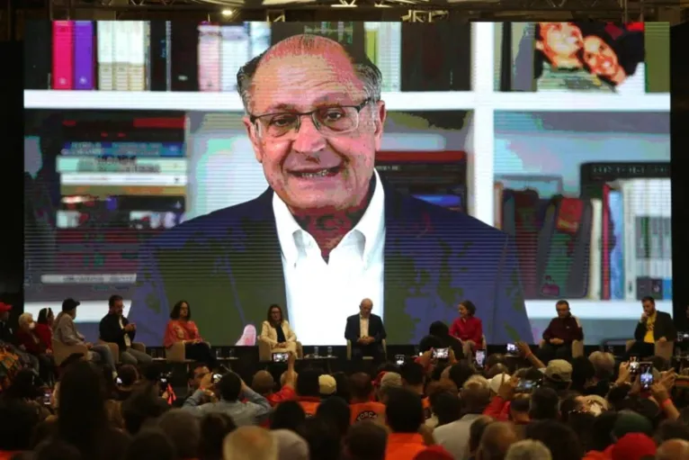 O candidato a vice na chapa, o ex-governador Geraldo Alckmin (PSB) discursou apenas por vídeo.