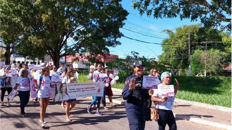 A Caminhada Pela Família e Pelo Fim da Violência Contra a Mulher teve o apoio do DMTU, órgãos de imprensa e da Guarda Municipal, através da Patrulha Maria da Penha