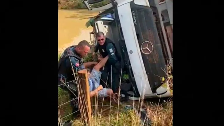 Guarnição do 23º BPM salvou a vida do motorista