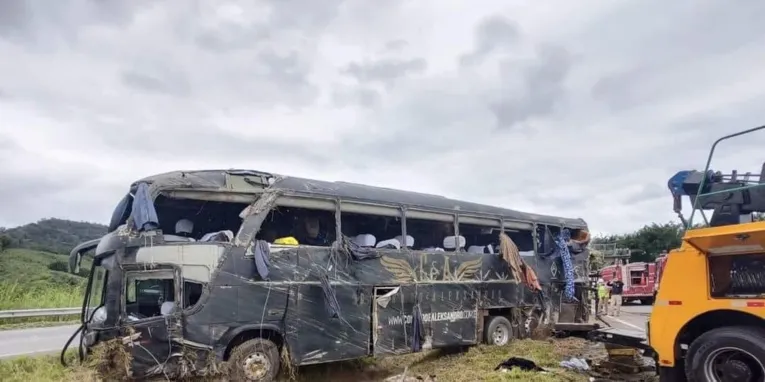 O ônibus onde estava a dupla