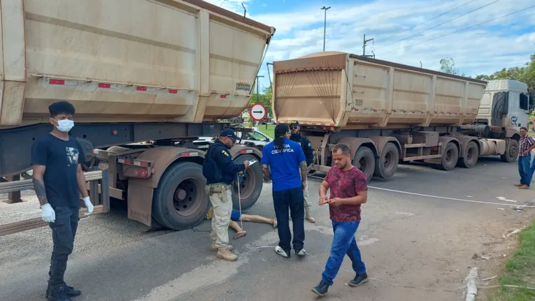 Após a localização do corpo de Gleiciane, Eliezer se jogou embaixo de uma carreta