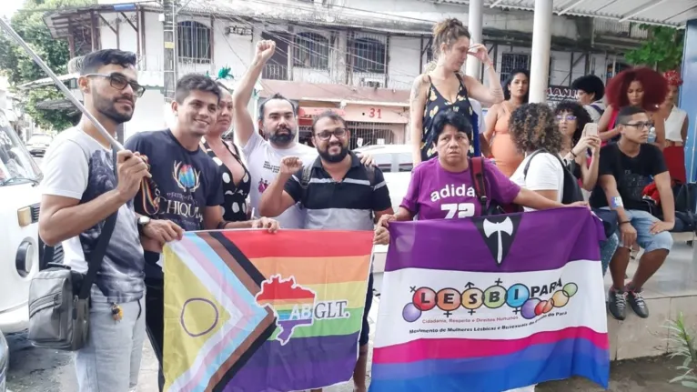 População faz "Beijato" contra agressão de lésbicas em Belém
