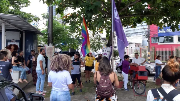 População faz "Beijato" contra agressão de lésbicas em Belém