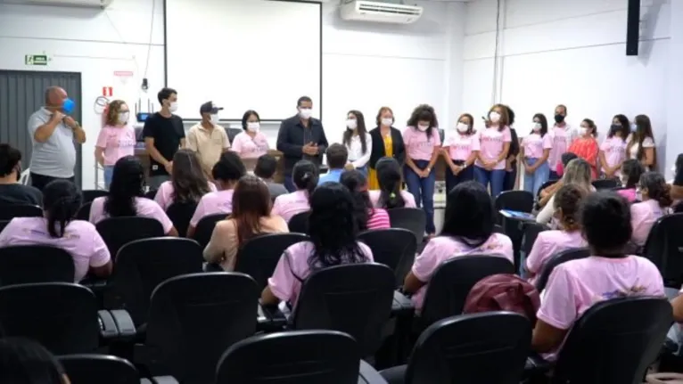 Aula inaugural do projeto Mão na Massa, que capacita mulheres em situação de vulnerabilidade social.