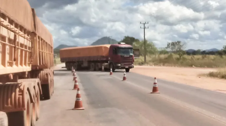 Atitude levantou suspeita do agente que mandou parar o caminhão