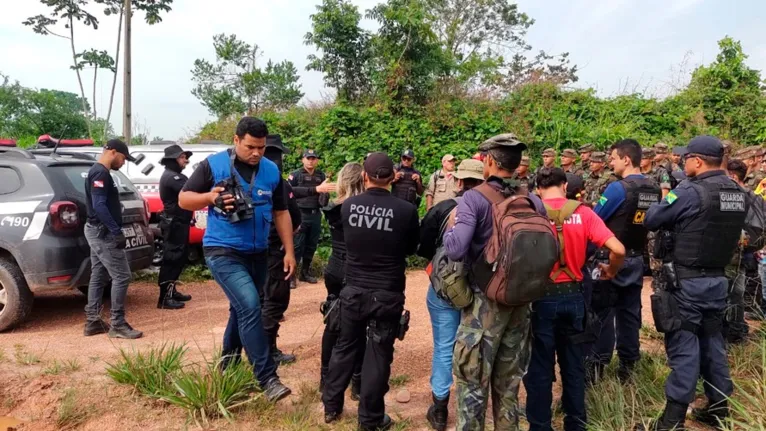 Momento em que a equipe recebe orientações para o início das buscas