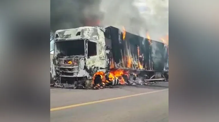 Não deu nem tempo do corpo de bombeiros chegar, o próximo fica a 300 quilômetros do local