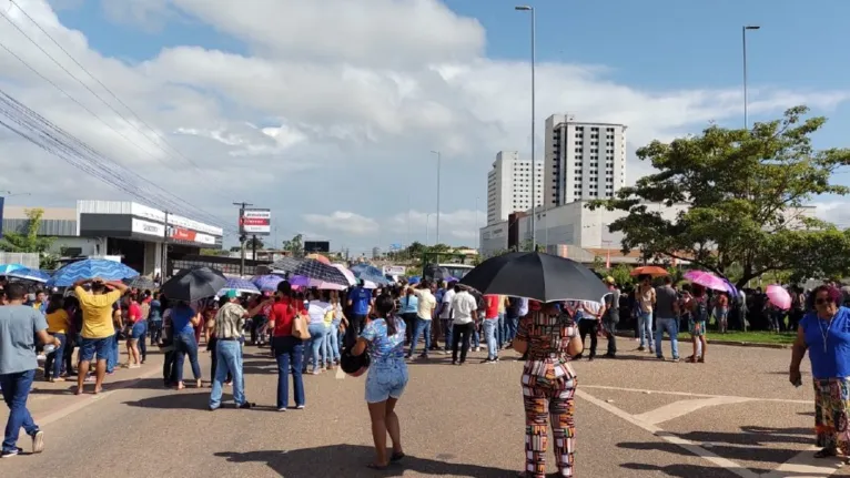 Eles querem, entre outras pautas, o reajuste da equivalência de 33,24% nos salários